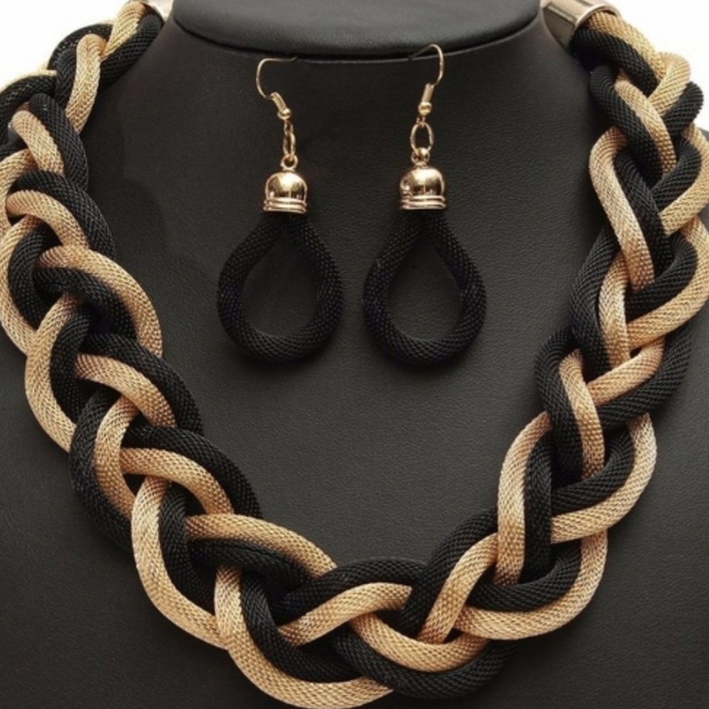 💕2 FOR $10💕 3 Piece Black and Gold Jewelry Set